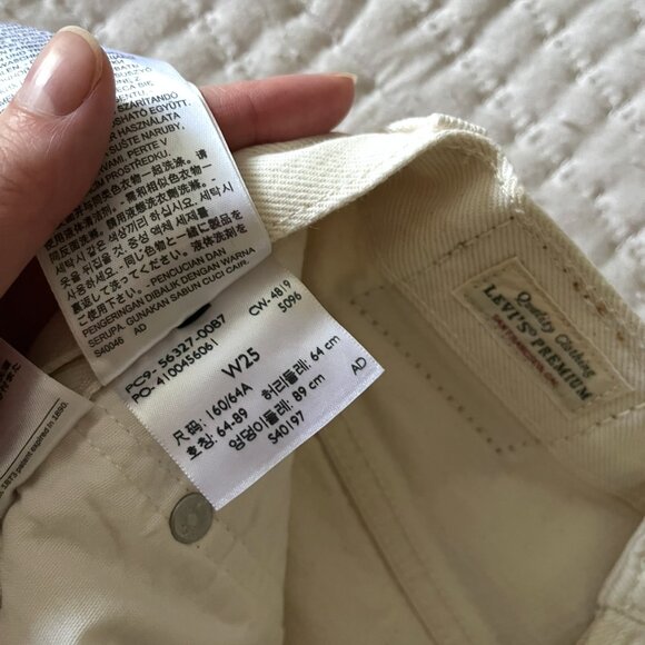 Levi's 501 Shorts - Picture 4 of 4